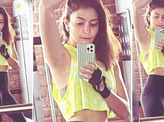 This mirror selfie of Anushka Sharma flaunting her toned physique will make you want to hit the gym!