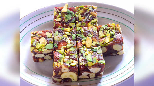 Dates-figs burfi