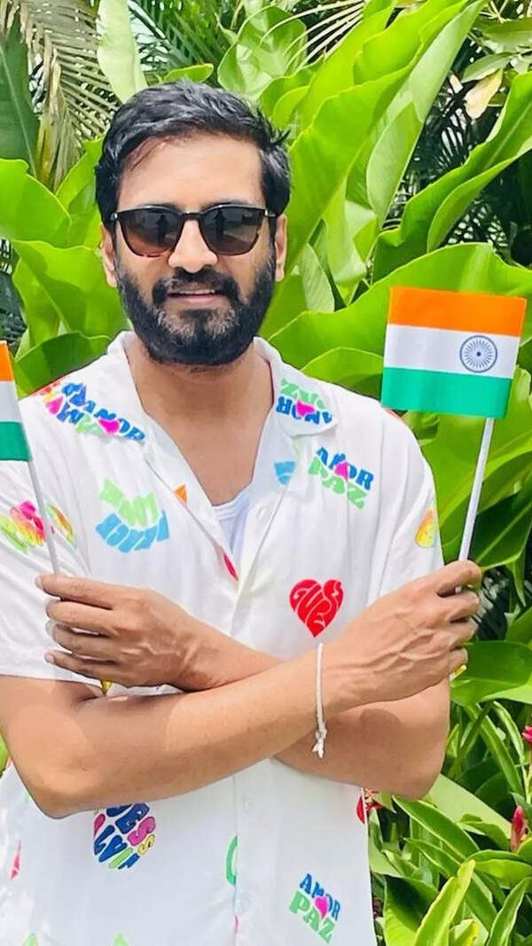 Santhanam Wallpapers