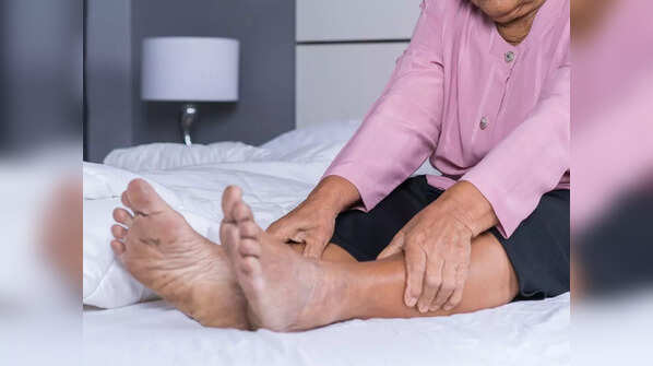 Body parts that can signal low levels of vitamin B12