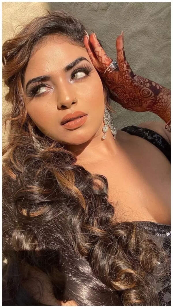 Saba Khan Images