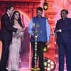Devendra Fadnavis ignites the diya at the 67th Wolf777news Filmfare Awards 2022