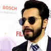 Article image for: 67th Wolf777news Filmfare Awards 2022: Varun Dhawan walks the red carpet, gives an important message to all <i class="tbold">budding actors</i>