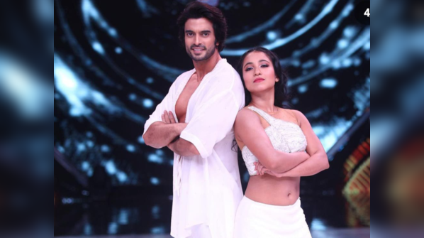 Maniesh Paul refers to Gashmeer Mahajani's performance Garam