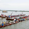 Photos of Rahul Gandhi rowing snakeboat in Kerala