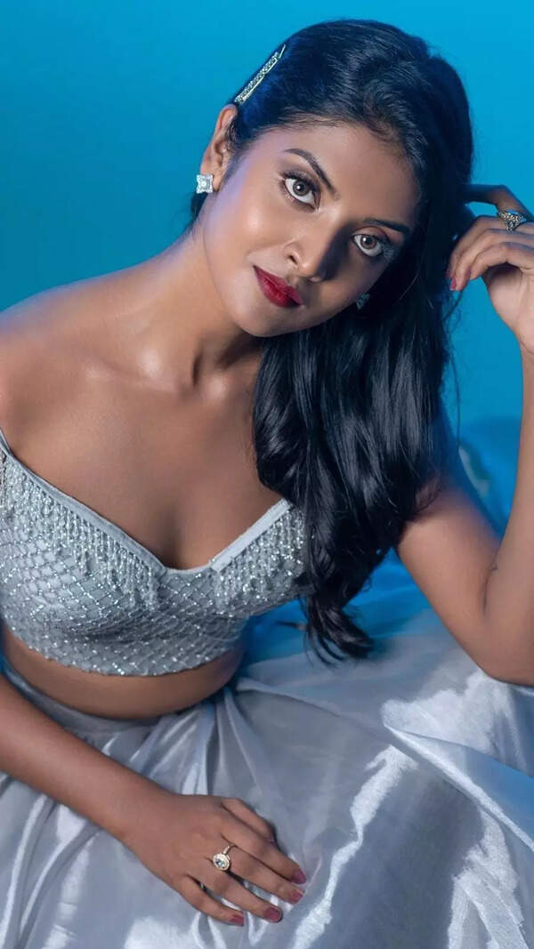 Nivedhithaa Sathish Stills