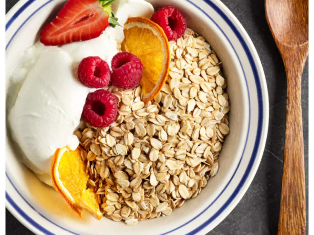 Creamy Berry Oats Bowl: How to make Creamy Berry Oats Bowl Recipe at Home | Homemade Creamy Berry Oats Bowl Recipe - Times Food