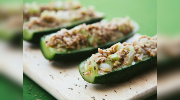 Cucumber and hung curd boats
