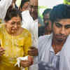 Raju Srivastava's Wife Shikha Breaks Down In Tears At The Funeral; Son ...