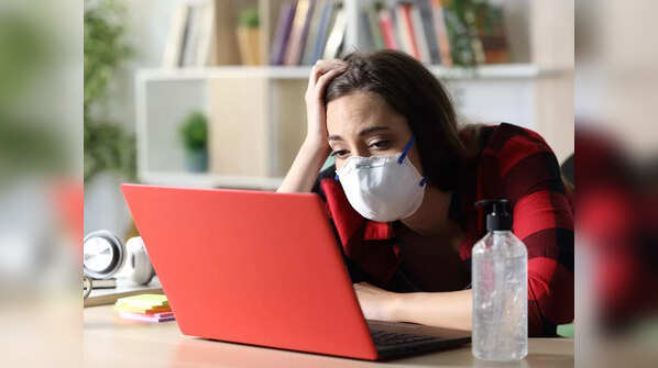 What are other symptoms of Omicron?
