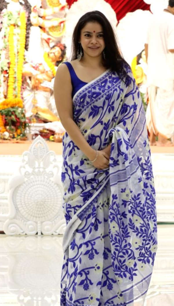 Sumona Chakravarti