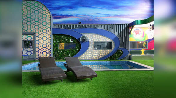 Pool and Lounges