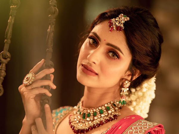 Ayesha Stills