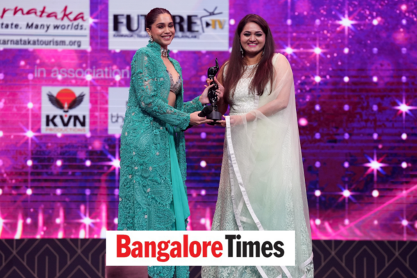 Anuradha Bhat Photos