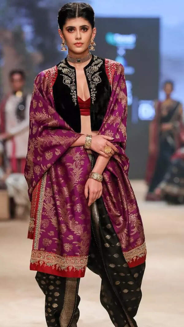 Sanjana Sanghi Wallpapers