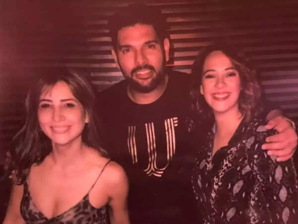 Kim Sharma Photos