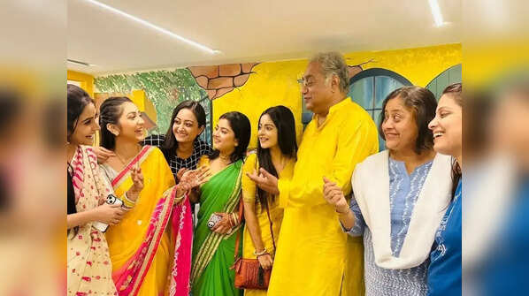 Team ‘Mithai’ enjoys adda; here are some candid photos