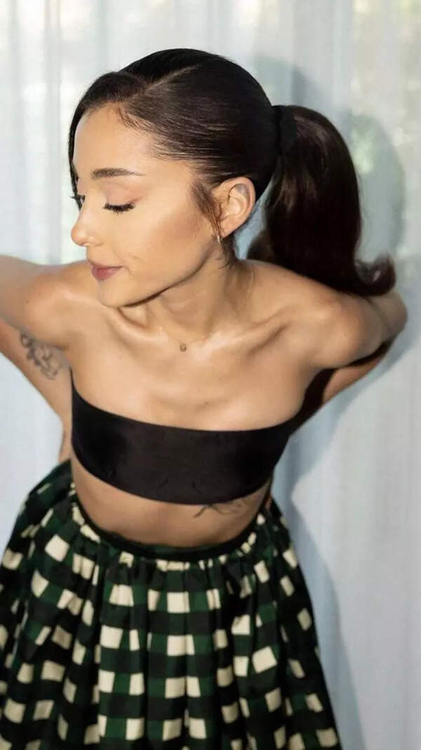 Ariana Grande Stills