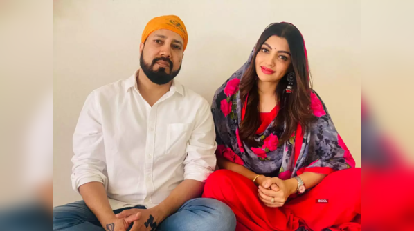 Mika and I are not a couple, says Akanksha Puri