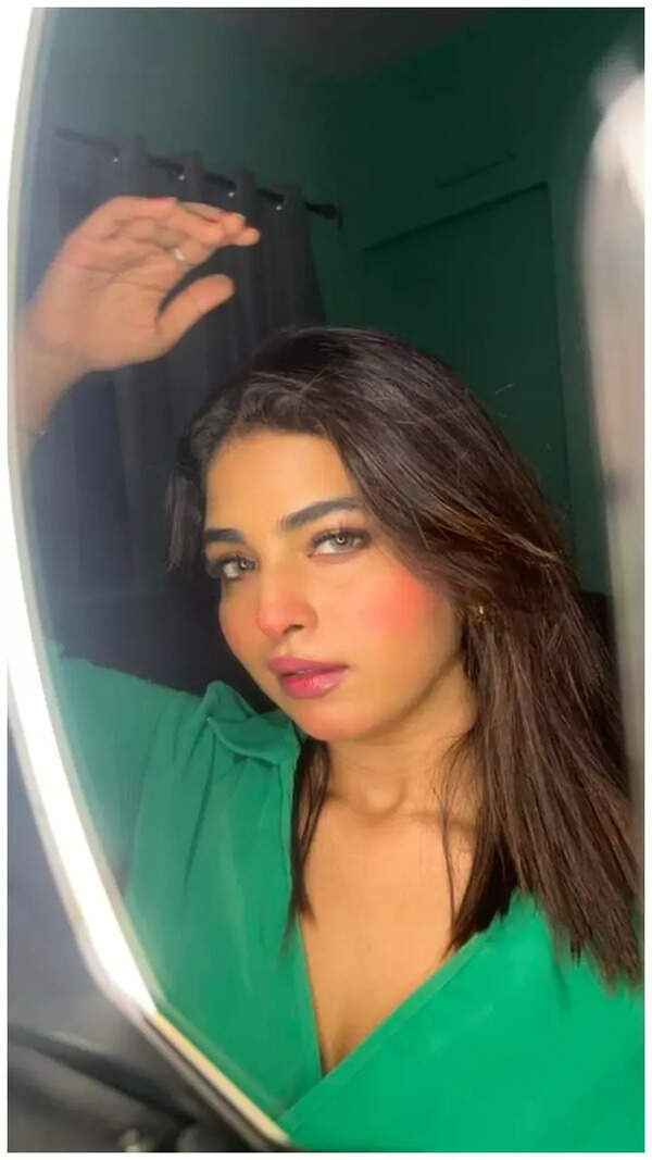 Saba Khan Wallpapers
