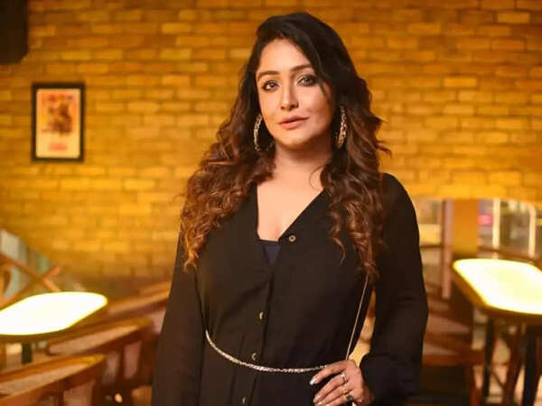 Sayantani Guhathakurta Photos