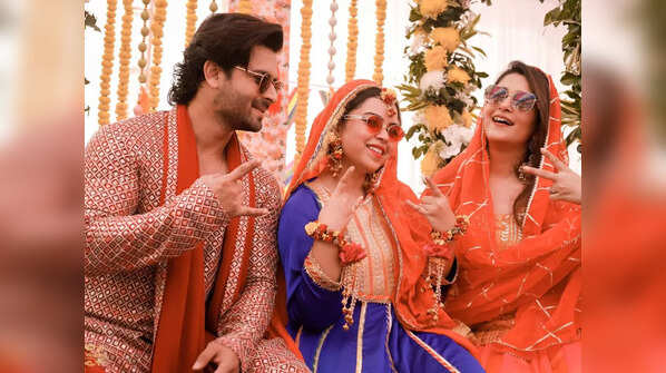 Dipika Kakar and Shoaib Ibrahim shine at Saba's mehendi, see pics