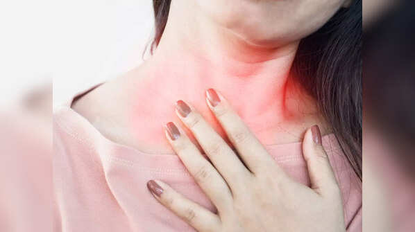 How to differentiate between chest pain associated with heart attack vs. indigestion?