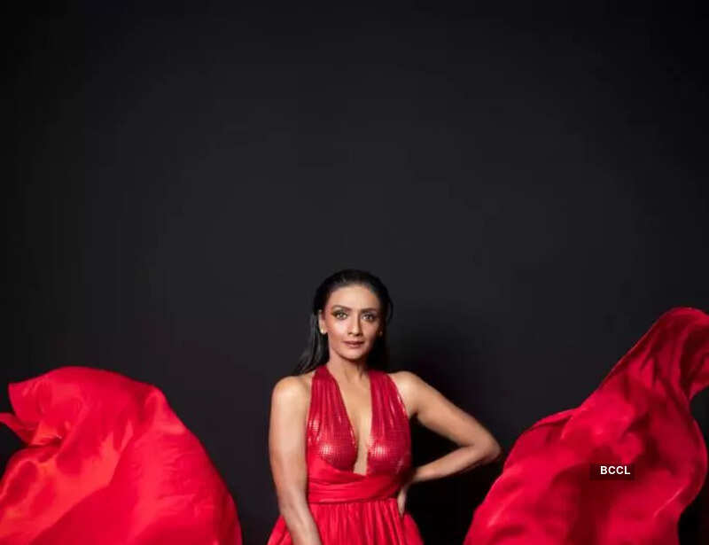 Ravishing pictures of 90s actress Shanthi Priya