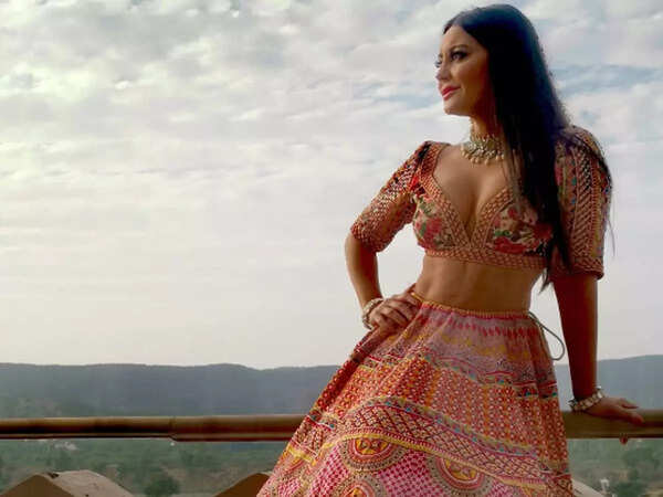 Minissha Lamba Photos