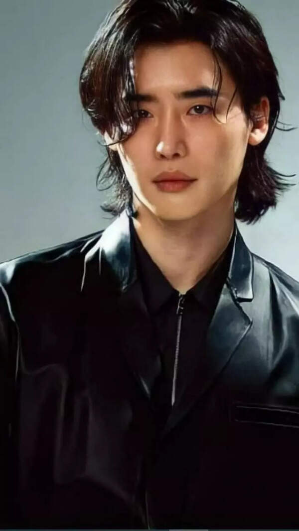 Lee Jong Suk Stills
