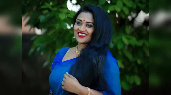 Undergoing plastic surgery ahead of 'Munthirivallikal Thalirkkumbol' shoot