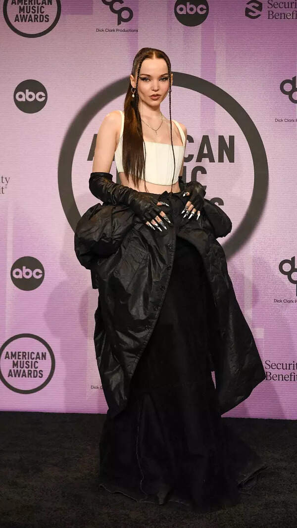 Dove Cameron Photos