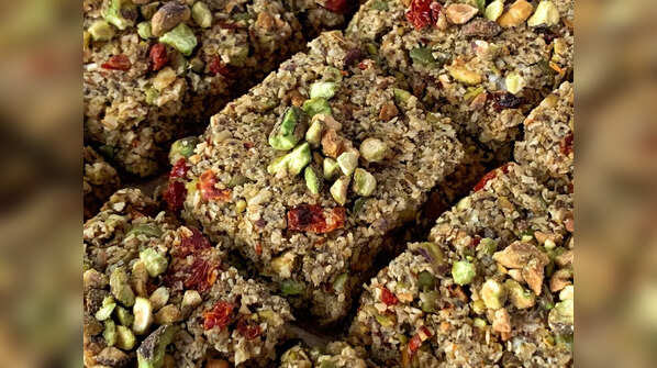 Savoury Pistachio Oat Bar