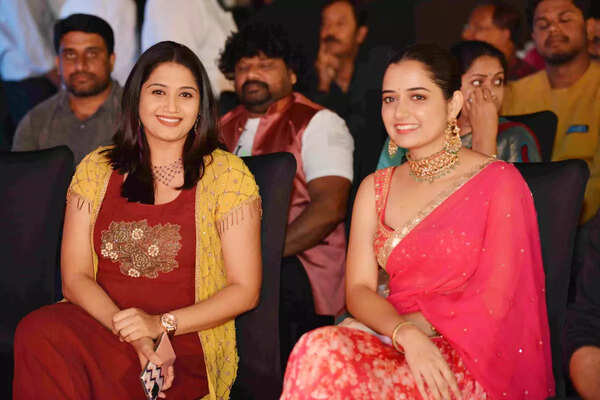 Apeksha Purohit Images