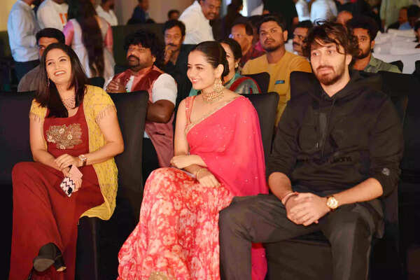 Apeksha Purohit Wallpapers