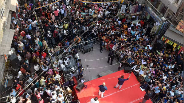 In pics: Campaigning gets intense for MCD polls in Delhi