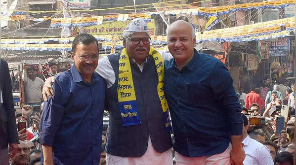 In pics: Campaigning gets intense for MCD polls in Delhi
