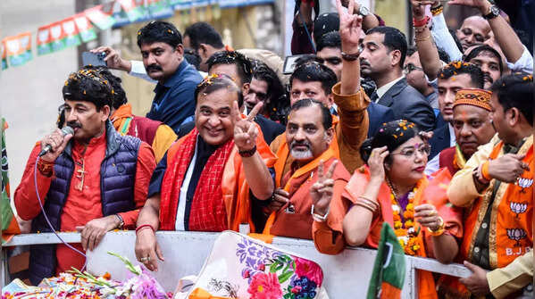 In pics: Campaigning gets intense for MCD polls in Delhi