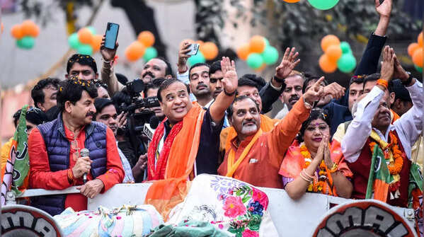 In pics: Campaigning gets intense for MCD polls in Delhi