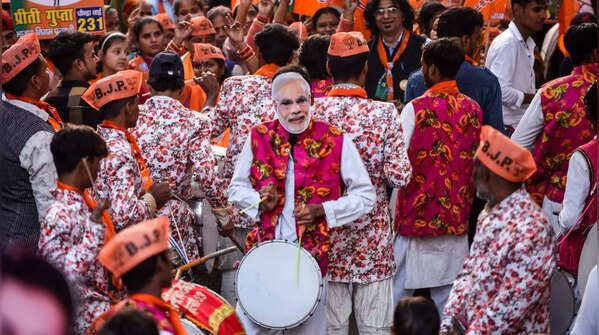 In pics: Campaigning gets intense for MCD polls in Delhi