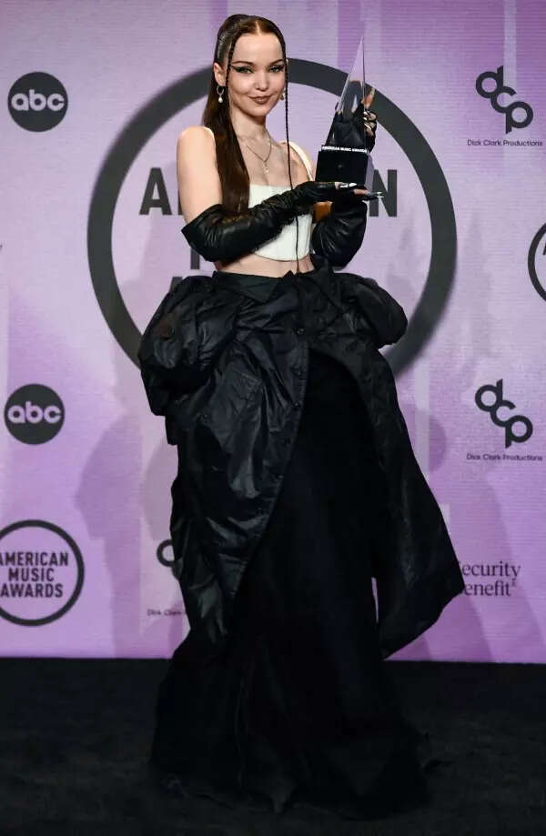 Dove Cameron Photos