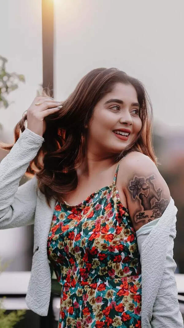 Aishwarya Shindogi Pictures