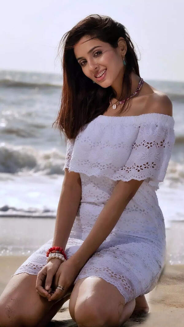 Riya Suman Images