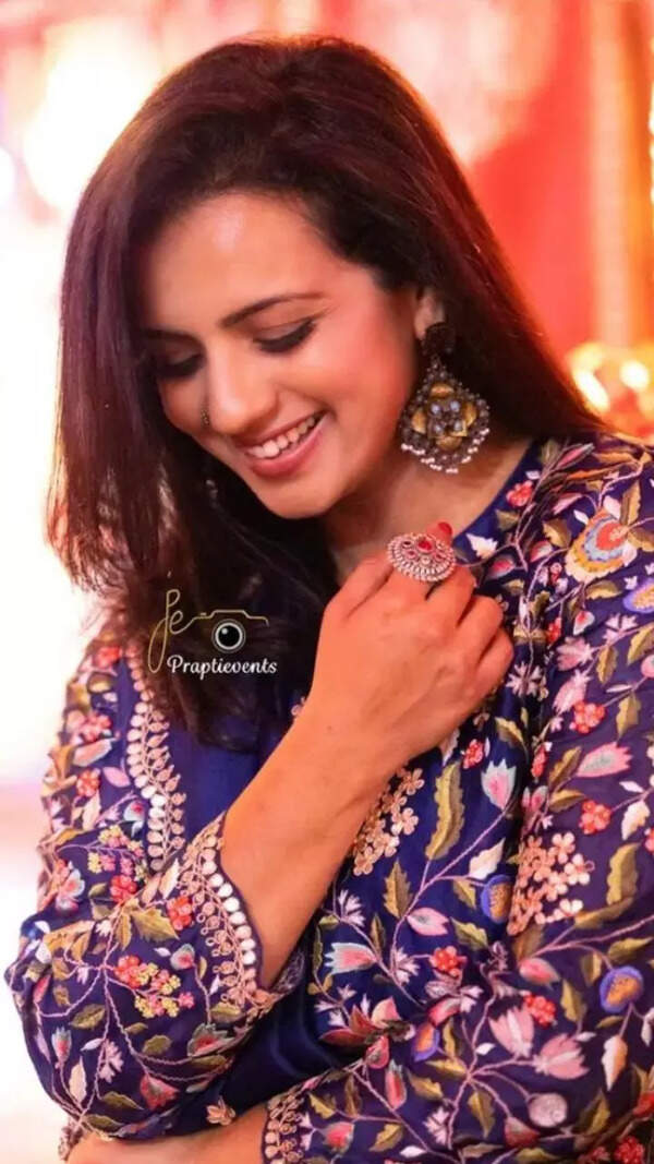 Sruthi Hariharan Photos