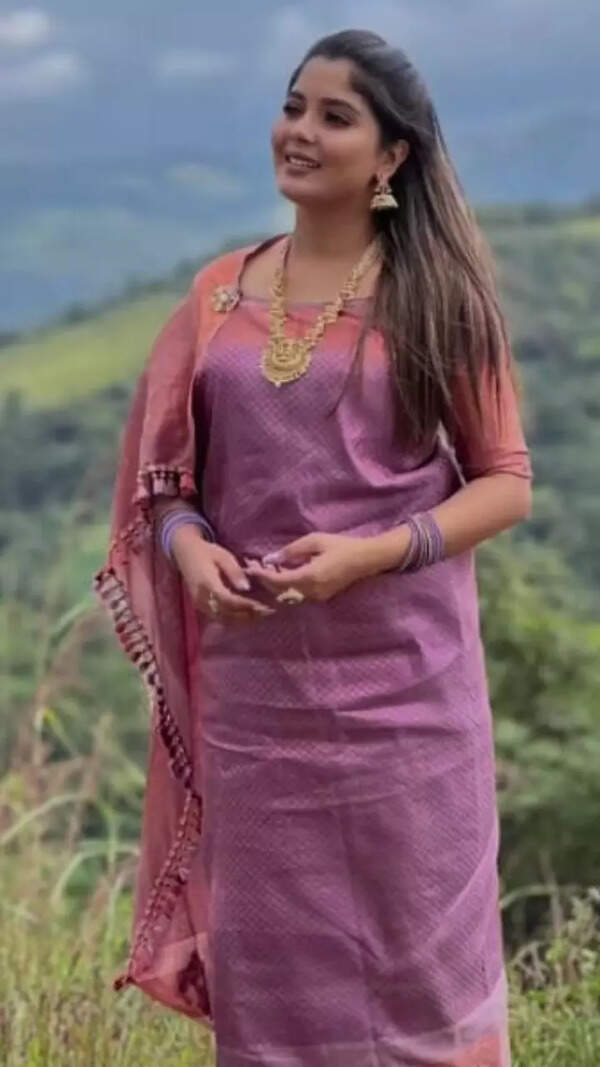 Aishwarya Shindogi Wallpapers
