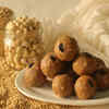 Steps to prepare jowar-gur ladoo