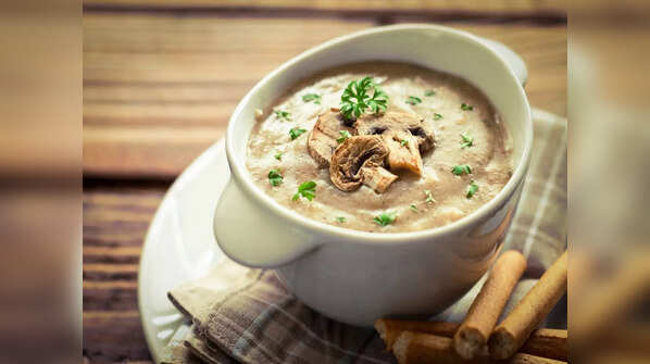 Clear mushroom soup