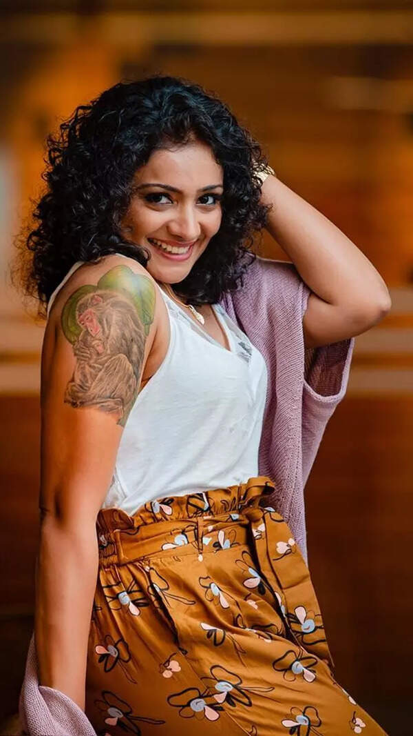 Meera Vasudevan Wallpapers