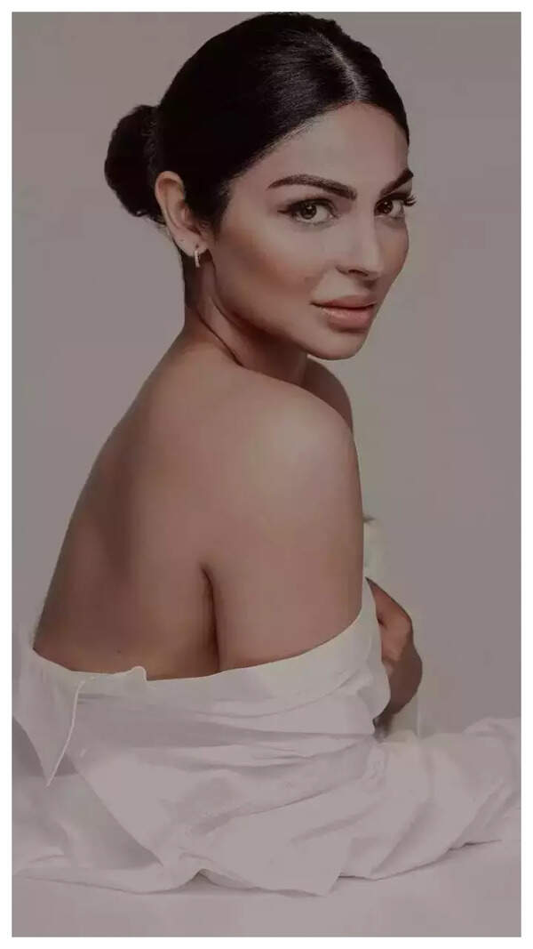 Neeru Bajwa Pictures