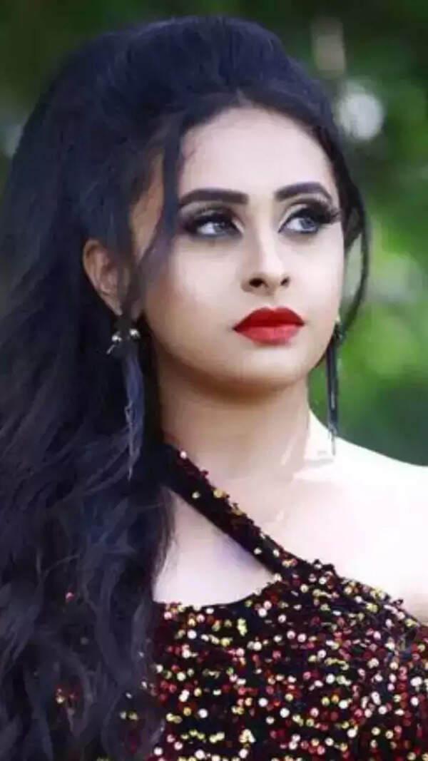 Sanjana Burli Pictures